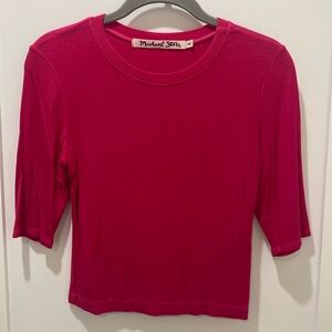 Cropped Magenta shirt